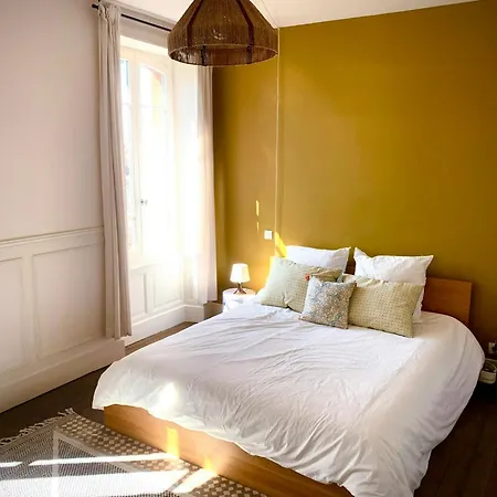 펜션 19th Century Mansion With Pool Near Castres *