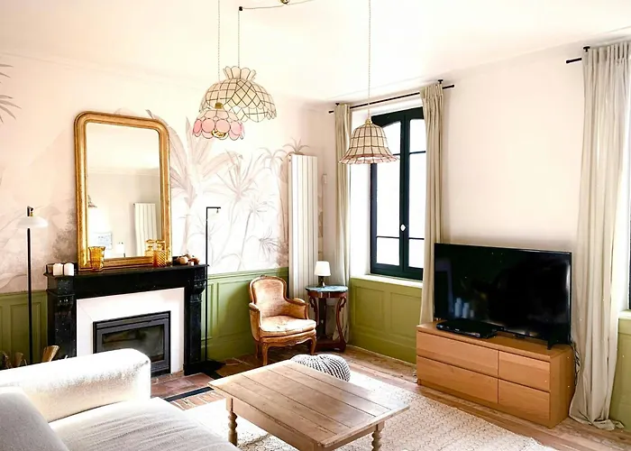 19th Century Mansion With Pool Near Castres Feriehus